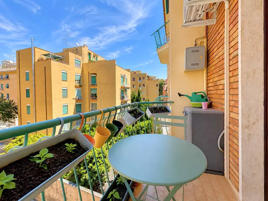 Immagine 10 di Appartamento in vendita  in Via Mesopotamia a Roma