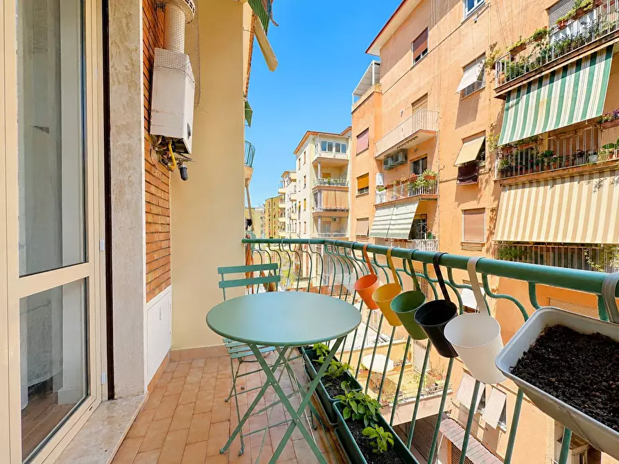 Immagine 11 di Appartamento in vendita  in Via Mesopotamia a Roma