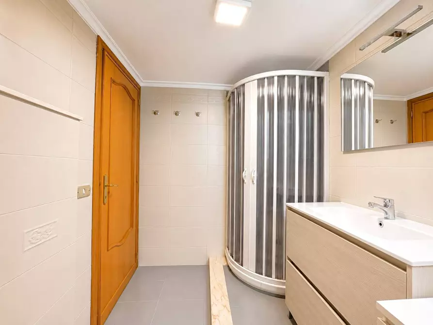 Immagine 29 di Appartamento in vendita  in Via Mesopotamia a Roma