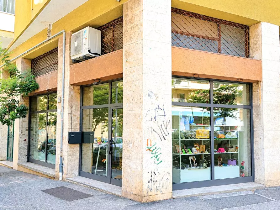 locale commerciale in vendita a Roma in zona Appio Latino