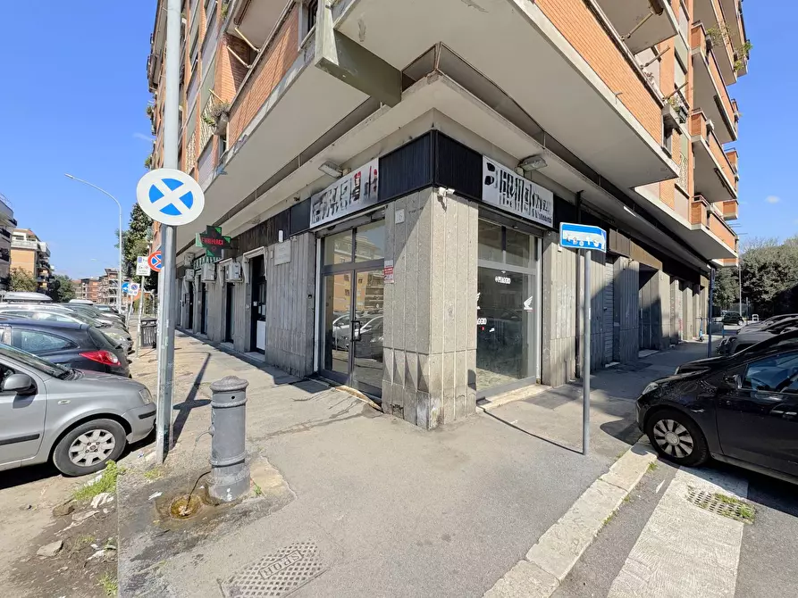 Immagine 1 di Locale commerciale in affitto  in MONTECASTRILLI a Roma