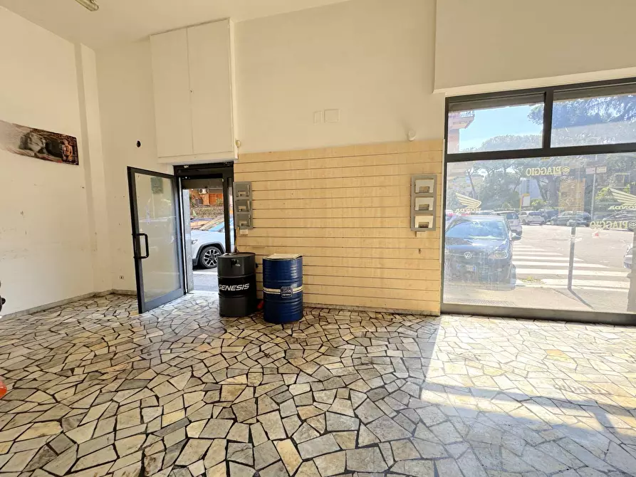 Immagine 5 di Locale commerciale in affitto  in MONTECASTRILLI a Roma
