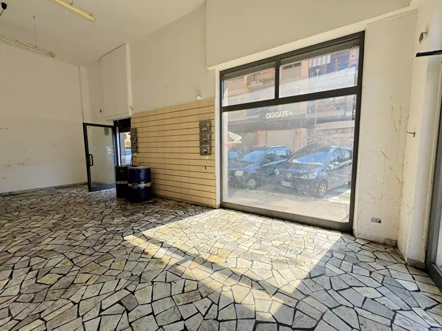 Immagine 9 di Locale commerciale in affitto  in MONTECASTRILLI a Roma