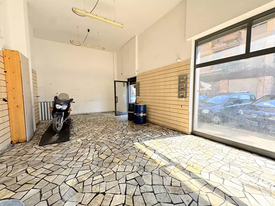 Immagine 10 di Locale commerciale in affitto  in MONTECASTRILLI a Roma