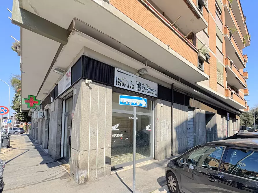 Immagine 19 di Locale commerciale in affitto  in MONTECASTRILLI a Roma