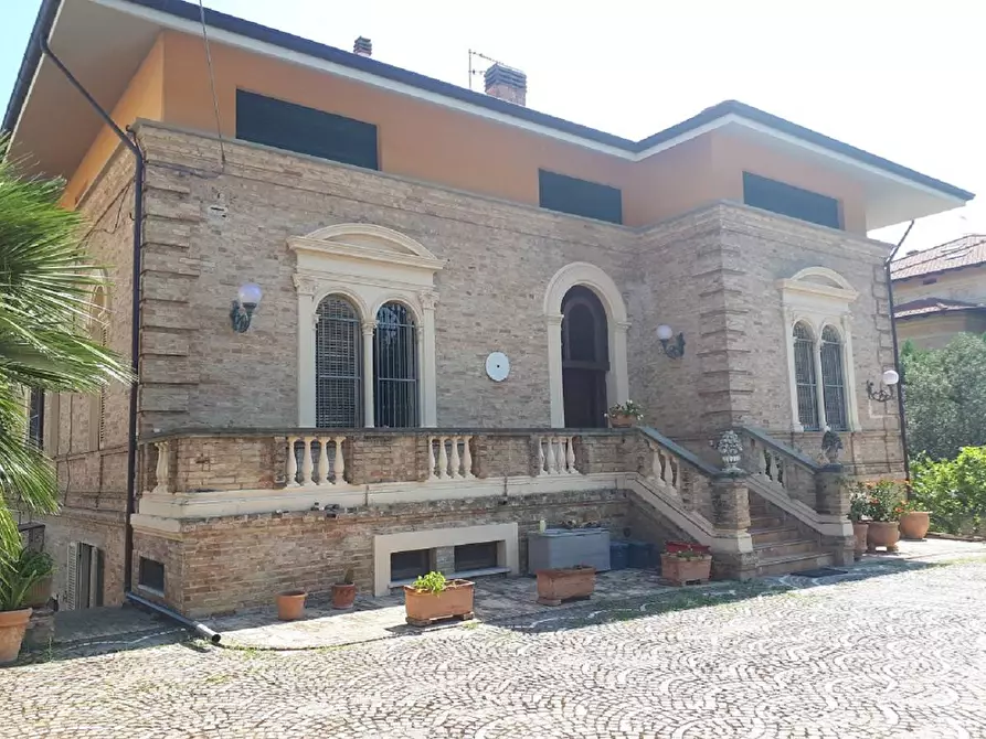 Immagine 1 di Villa in vendita  in Viale dello Splendore a Giulianova