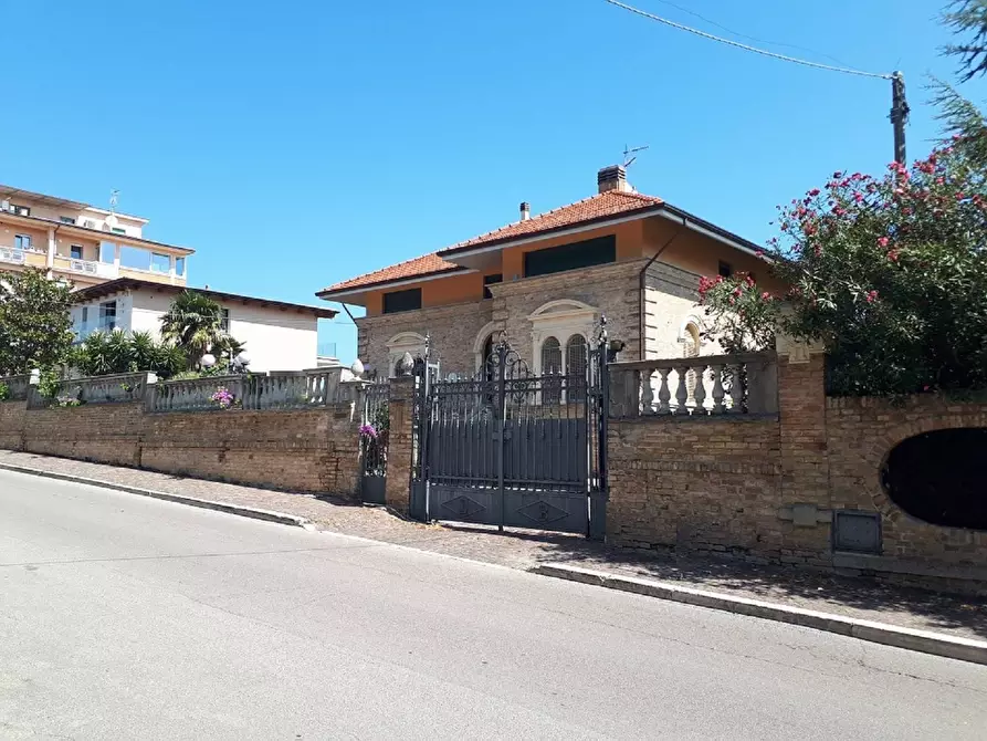 Immagine 5 di Casa semindipendente in vendita  in Viale dello Splendore a Giulianova