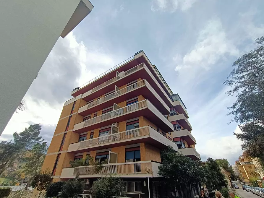 Immagine 3 di Appartamento in vendita  in Via Pigliacelli 1 a Teramo