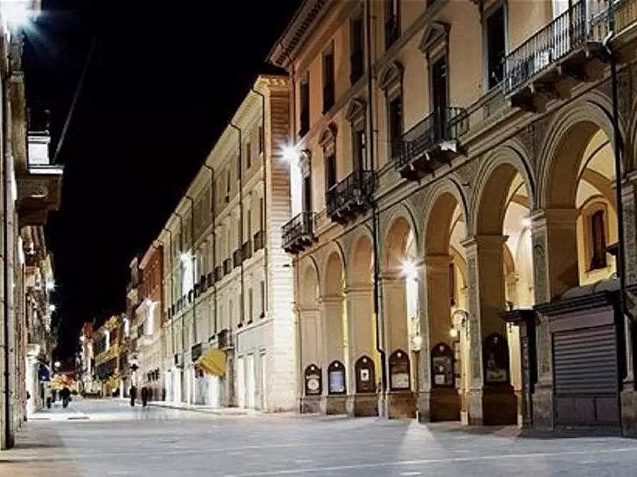Immagine 2 di Attività commerciale in vendita  in Corso San Giorgio a Teramo