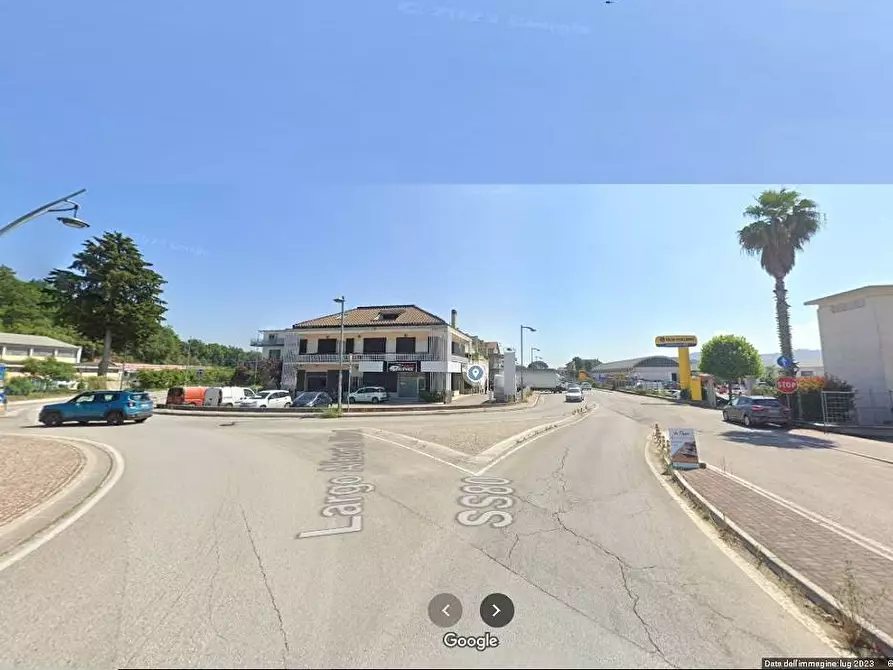 Immagine 2 di Locale commerciale in vendita  in Via Salvo D'Acquisto a Teramo