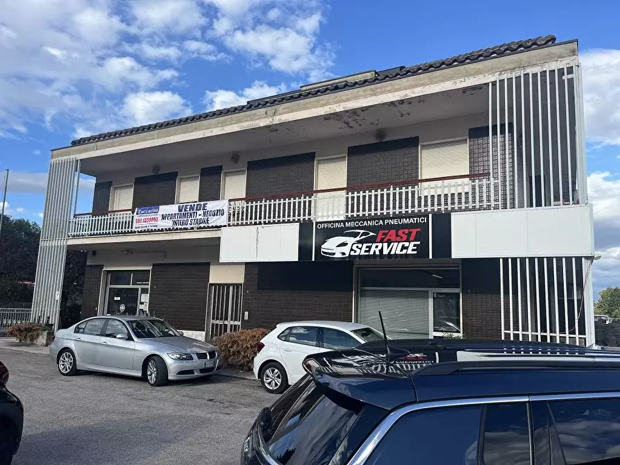 Immagine 1 di Locale commerciale in vendita  in Via Salvo D'Acquisto a Teramo