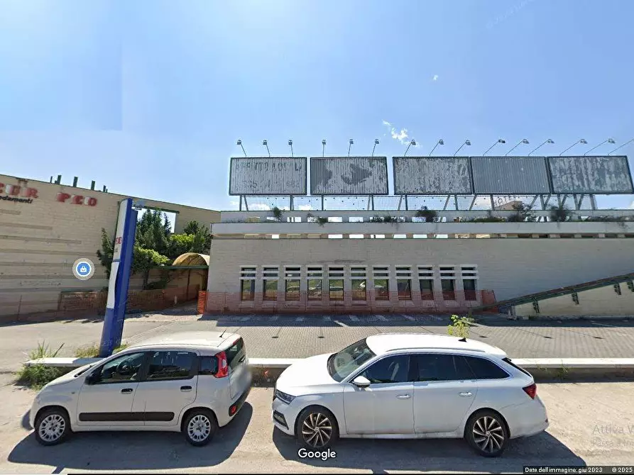 Immagine 2 di Locale commerciale in affitto  in Via Italia a Mosciano Sant'angelo