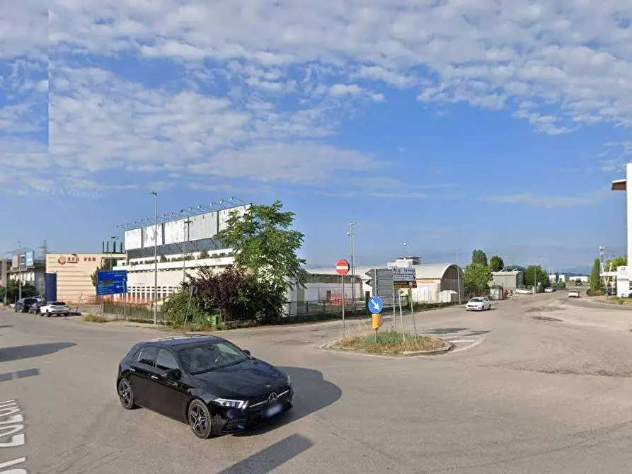 Immagine 4 di Locale commerciale in affitto  in Via Italia a Mosciano Sant'angelo