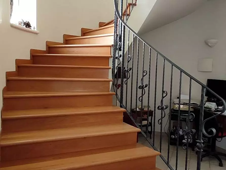 Immagine 8 di Villa in vendita  a Giulianova