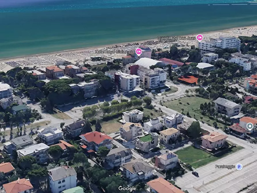 Immagine 1 di Villa in vendita  a Giulianova