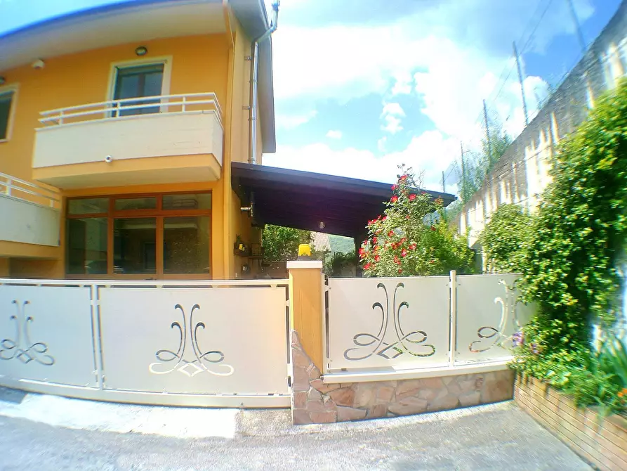 Immagine 2 di Villetta a schiera in vendita  a Teramo