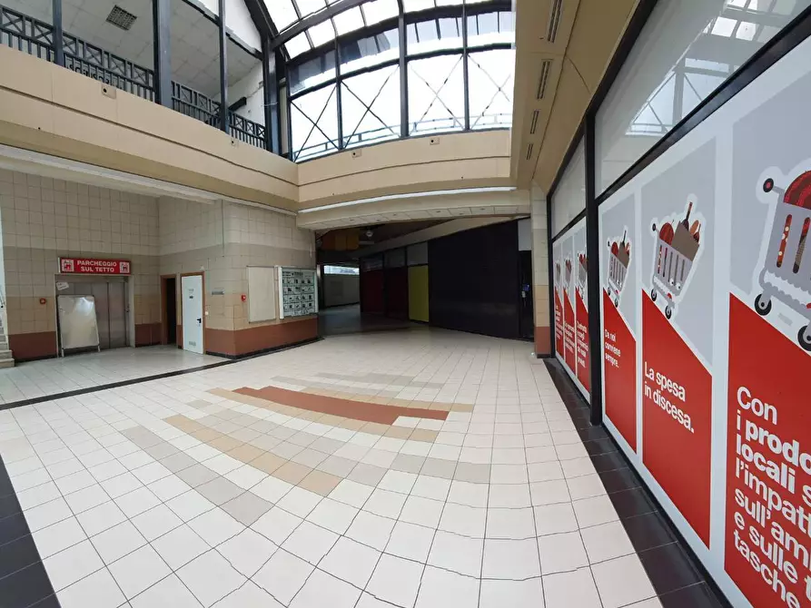 Immagine 1 di Locale commerciale in vendita  in Piano D'Accio a Teramo