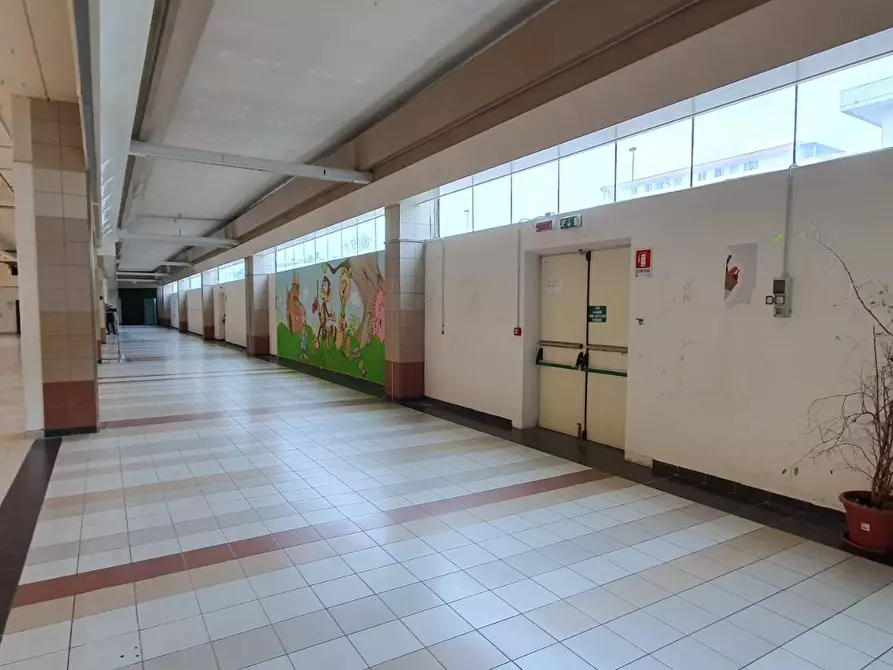 Immagine 4 di Locale commerciale in vendita  in Piano D'Accio a Teramo