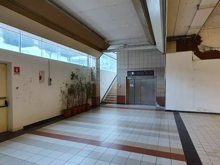 Immagine 5 di Locale commerciale in vendita  in Piano D'Accio a Teramo