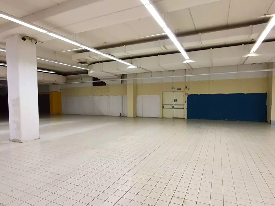 Immagine 6 di Locale commerciale in vendita  in Piano D'Accio a Teramo