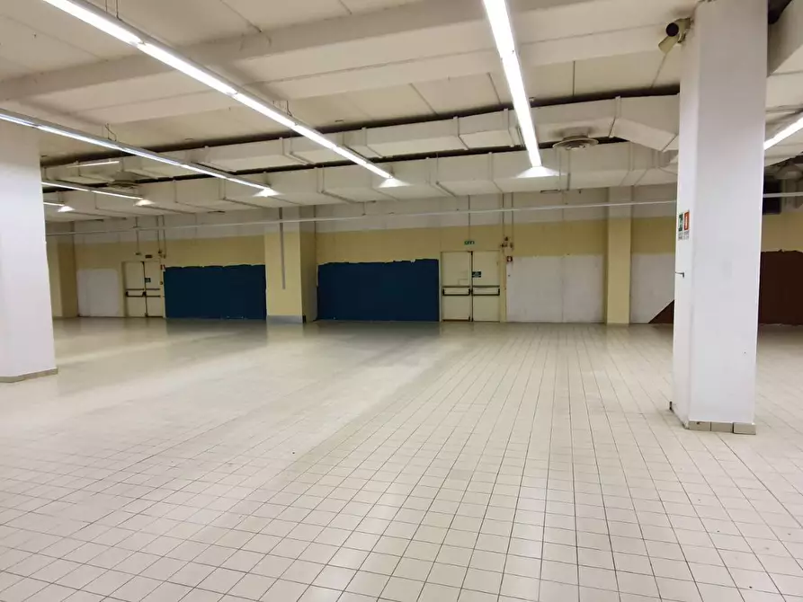 Immagine 7 di Locale commerciale in vendita  in Piano D'Accio a Teramo