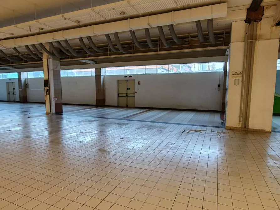 Immagine 9 di Locale commerciale in vendita  in Piano D'Accio a Teramo