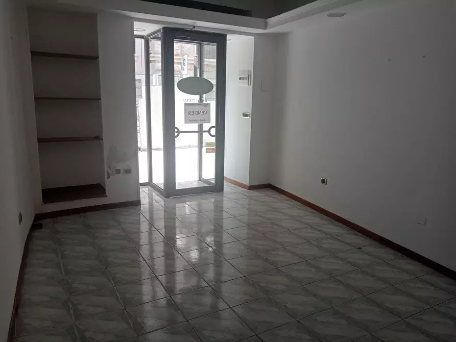 Immagine 4 di Locale commerciale in vendita  in Via Paladini 41 a Teramo