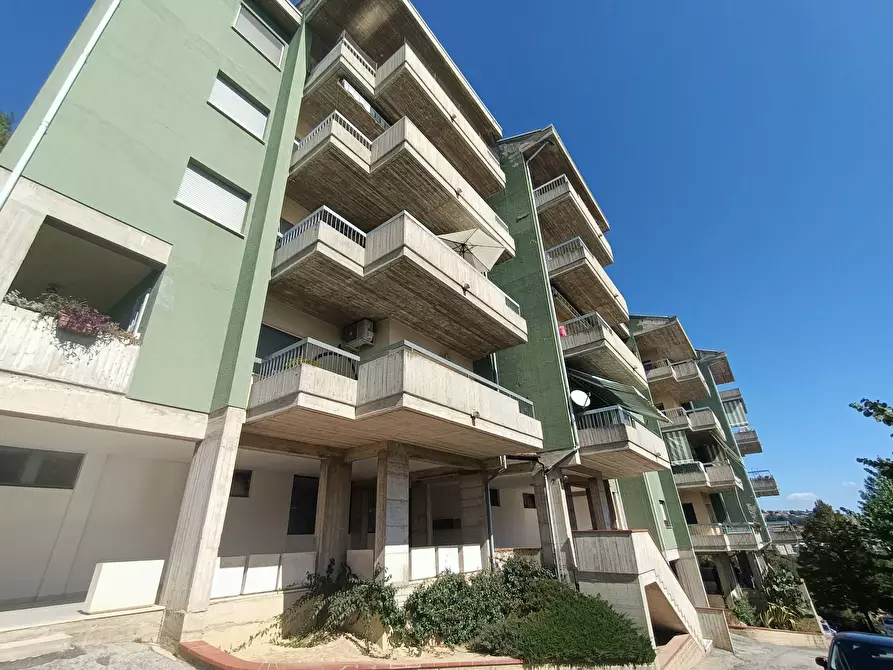 Immagine 1 di Appartamento in vendita  in Via Bafile 51 a Teramo