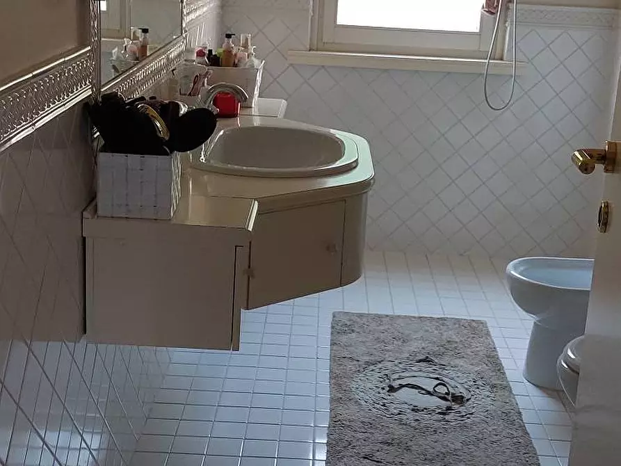 Immagine 12 di Appartamento in vendita  in Viale Giovanni Bovio a Teramo