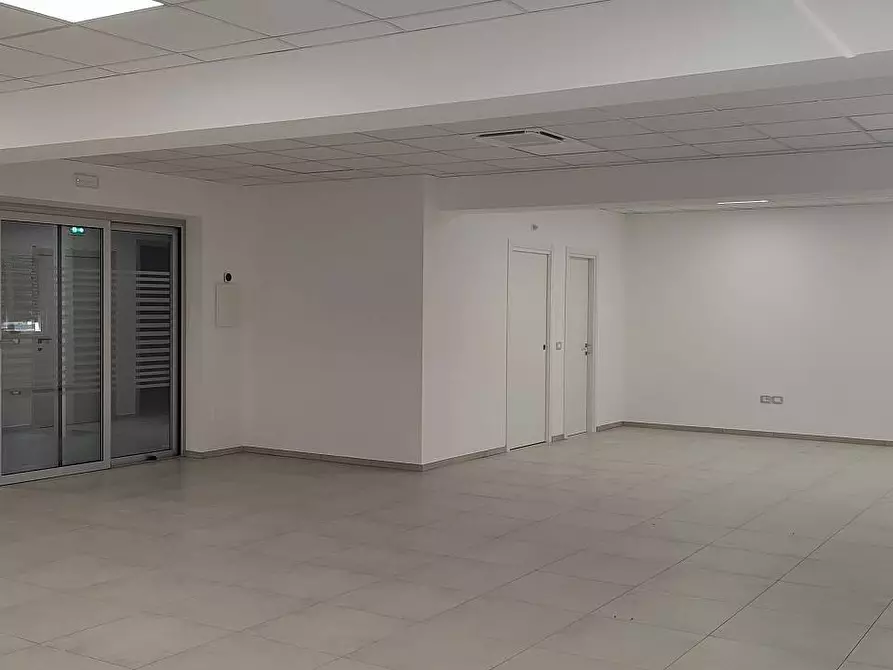 Immagine 14 di Ufficio in affitto  in Circonvallazione Ragusa a Teramo