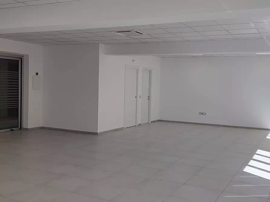 Immagine 11 di Ufficio in affitto  in Circonvallazione Ragusa a Teramo