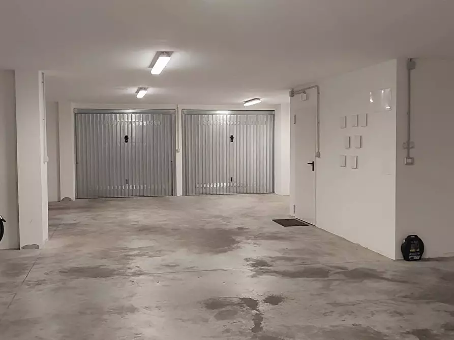 Immagine 28 di Appartamento in vendita  in Via Genova a Giulianova