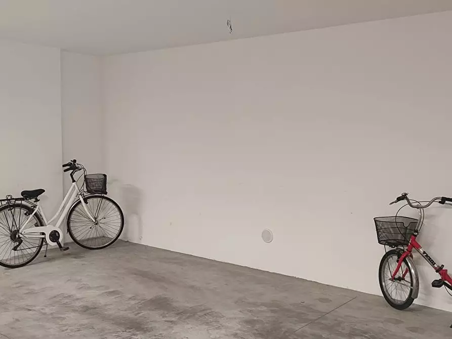 Immagine 30 di Appartamento in vendita  in Via Genova a Giulianova