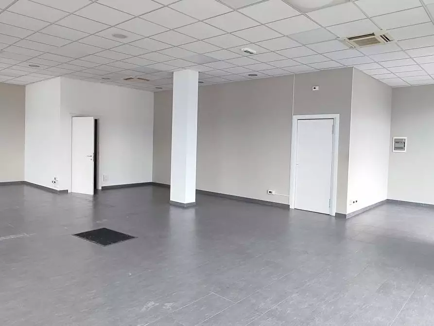 Immagine 3 di Locale commerciale in affitto  in Via Trieste a Giulianova