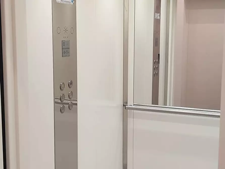 Immagine 31 di Appartamento in vendita  in Via Genova a Giulianova