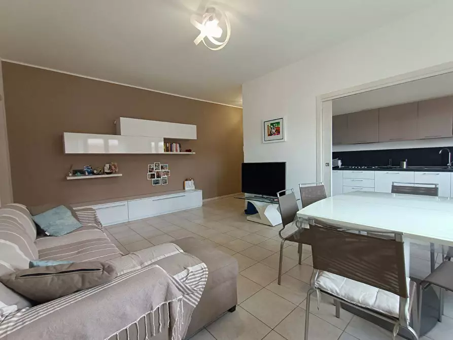 Immagine 4 di Appartamento in vendita  in piazza Giacomo Matteotti a Teramo