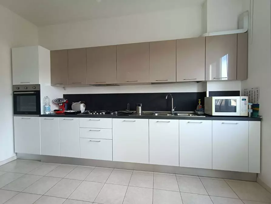 Immagine 6 di Appartamento in vendita  in piazza Giacomo Matteotti a Teramo