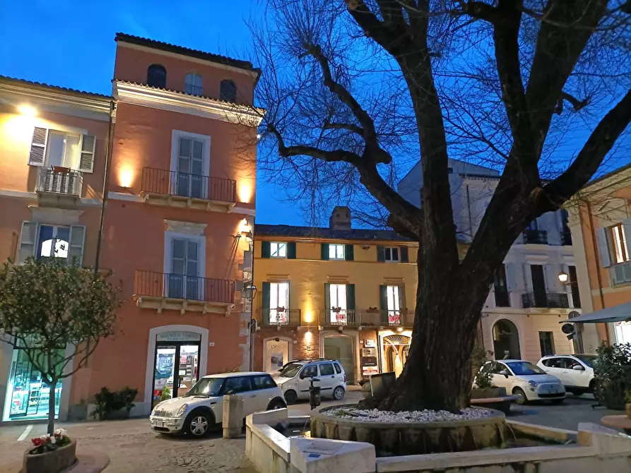Immagine 1 di Locale commerciale in vendita  in Piazza Martiri a Teramo