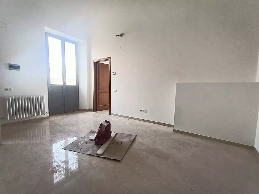 Immagine 3 di Locale commerciale in vendita  in Piazza Martiri a Teramo