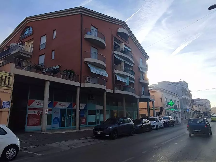 Immagine 13 di Locale commerciale in vendita  in via Galileo Galilei 86 a Giulianova