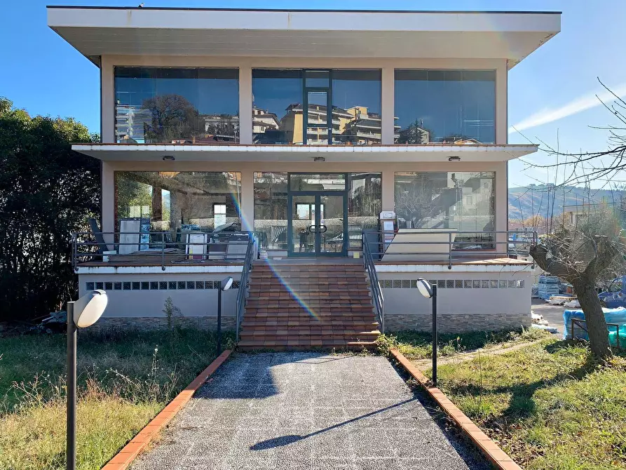 Immagine 1 di Locale commerciale in vendita  in Via B. masci a Teramo