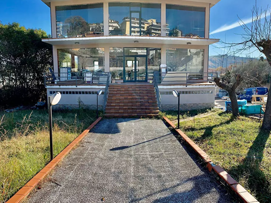 Immagine 2 di Locale commerciale in vendita  in Via B. masci a Teramo