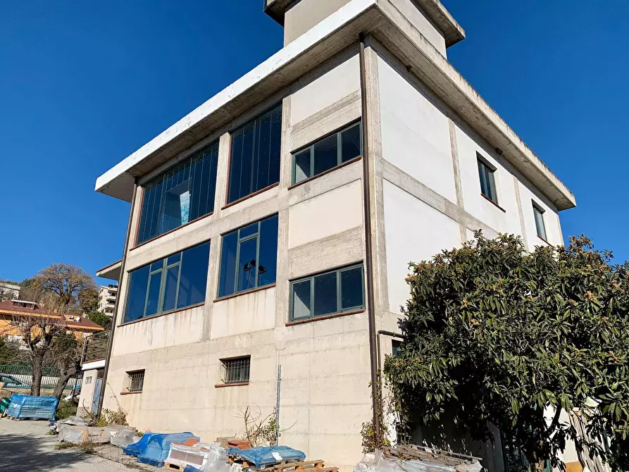 Immagine 4 di Locale commerciale in vendita  in Via B. masci a Teramo