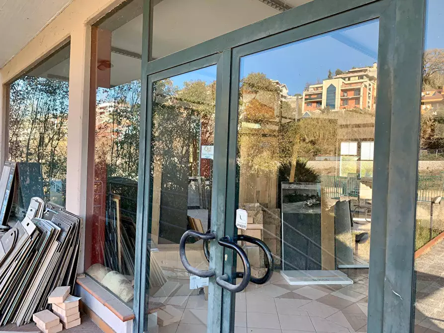 Immagine 8 di Locale commerciale in vendita  in Via B. masci a Teramo