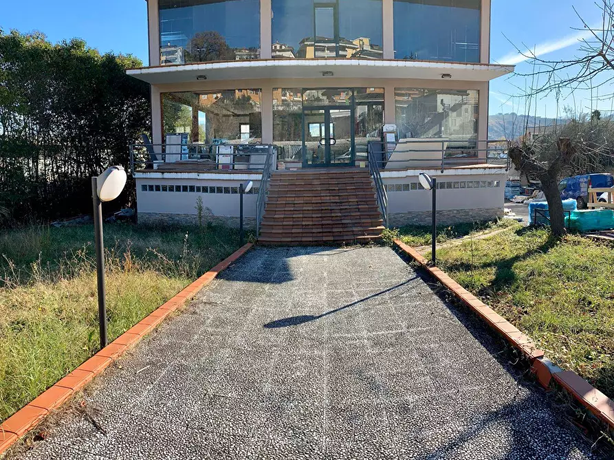 Immagine 9 di Locale commerciale in vendita  in Via B. masci a Teramo