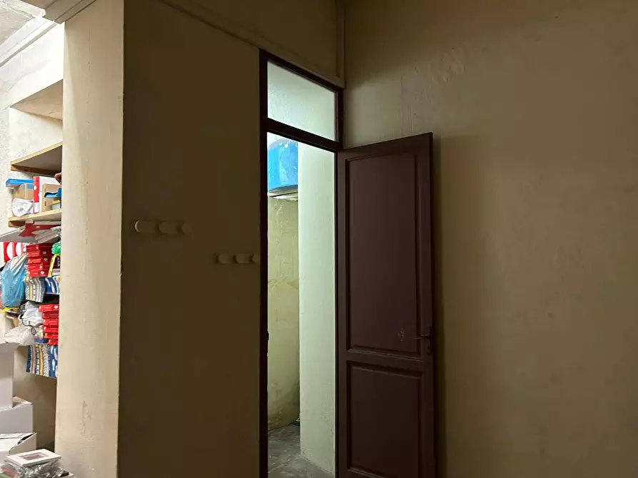 Immagine 3 di Locale commerciale in vendita  in Via Camillo Cavour 38 a Palermo