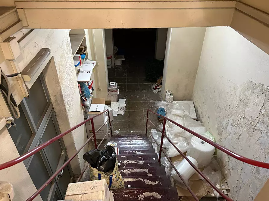 Immagine 4 di Locale commerciale in vendita  in Via Camillo Cavour 38 a Palermo