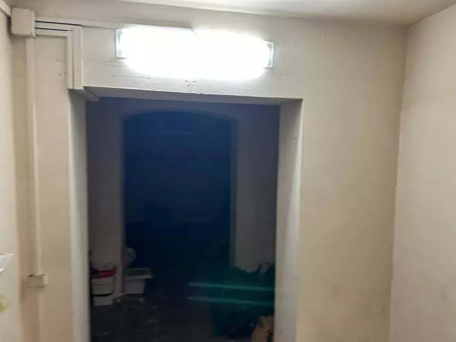 Immagine 7 di Locale commerciale in vendita  in Via Camillo Cavour 38 a Palermo