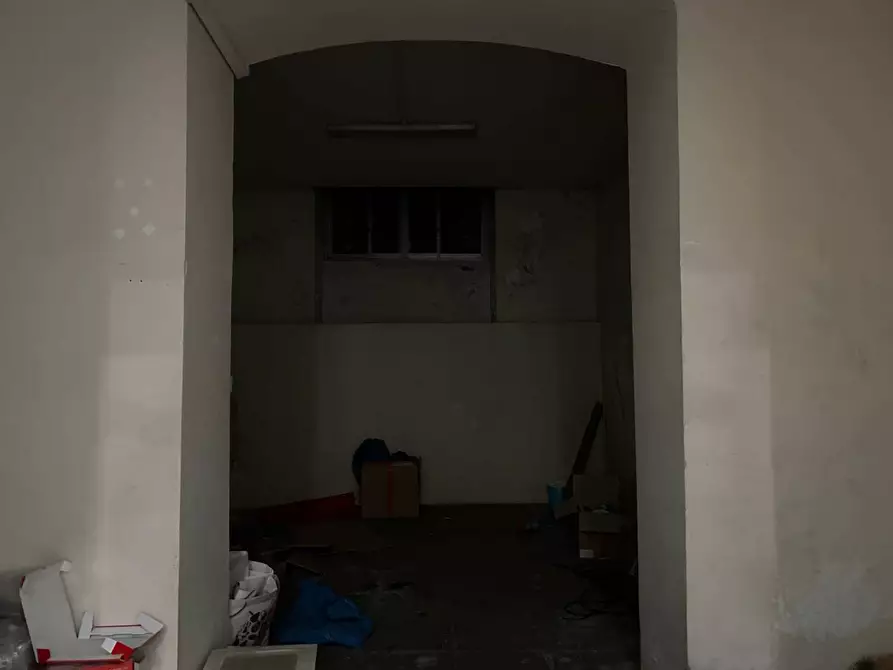 Immagine 8 di Locale commerciale in vendita  in Via Camillo Cavour 38 a Palermo