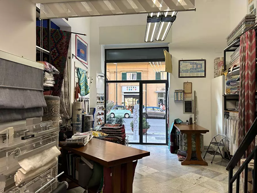 Immagine 13 di Locale commerciale in vendita  in Via Camillo Cavour 38 a Palermo